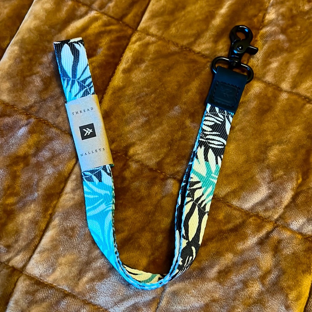 Thread wallets lanyard